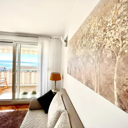 Angel Apartment Split